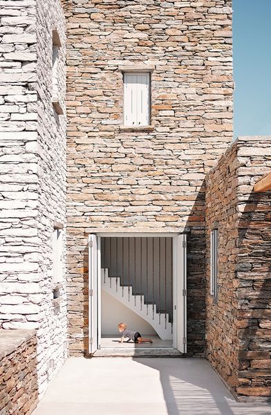 Cometa Architects Design a Private Residence in the Cyclades