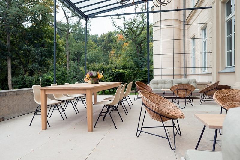 Summer apartment near Berlin by Studio Loft Kolasiński