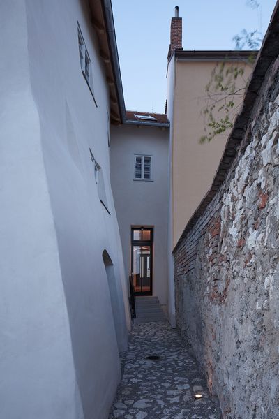 Stajnhaus by studio ORA