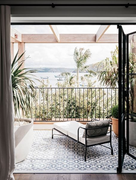 House in Palm Beach by Alexander & Co.