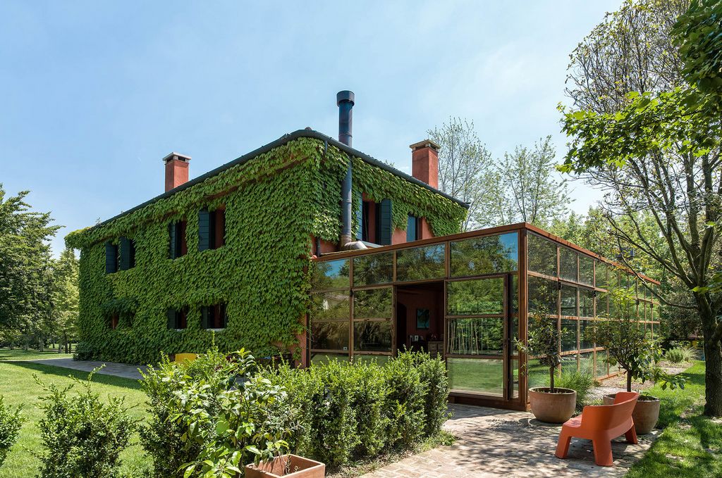 Country house by ZAA Architects