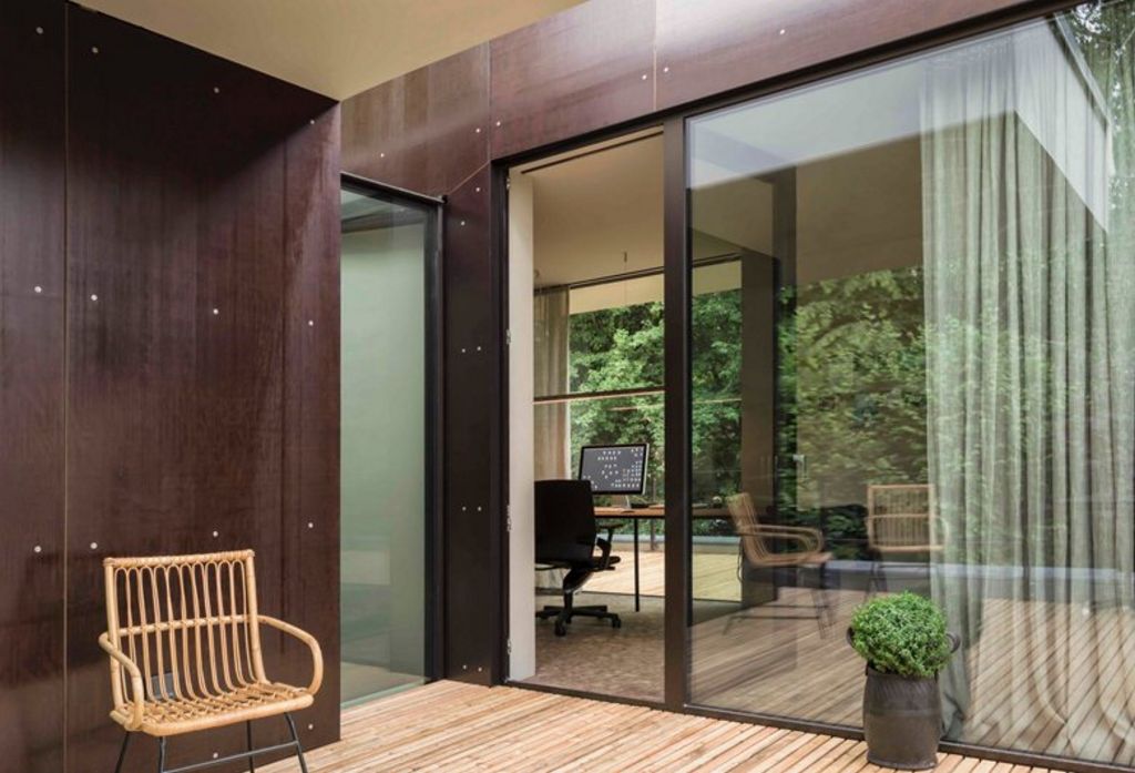 House in an Urban Jungle by Dreimeta GmbH & Co.KG