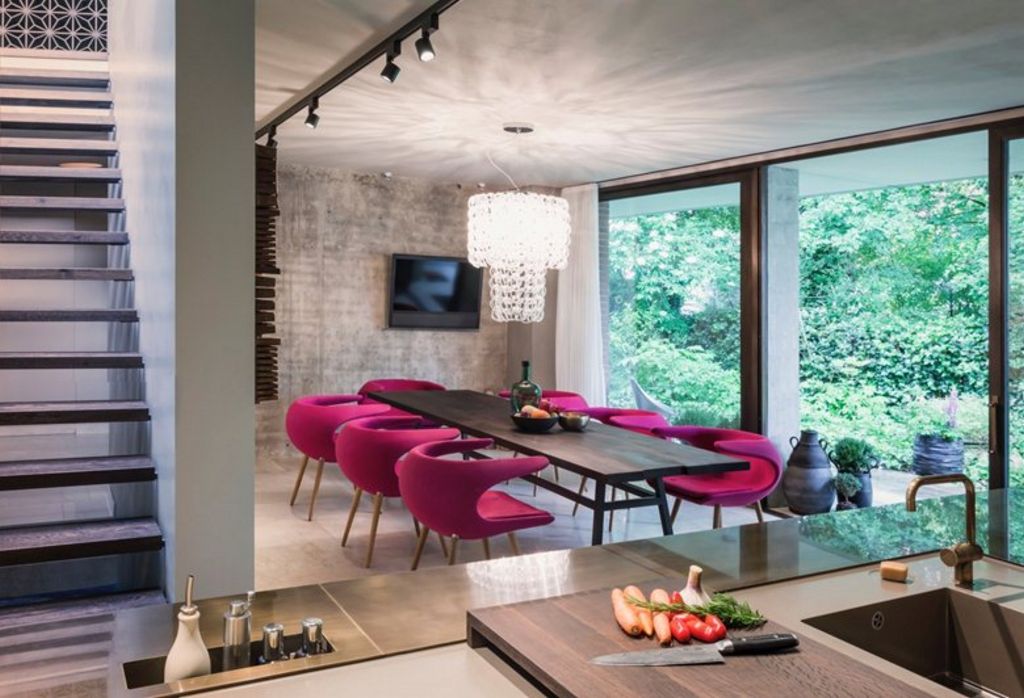 House in an Urban Jungle by Dreimeta GmbH & Co.KG