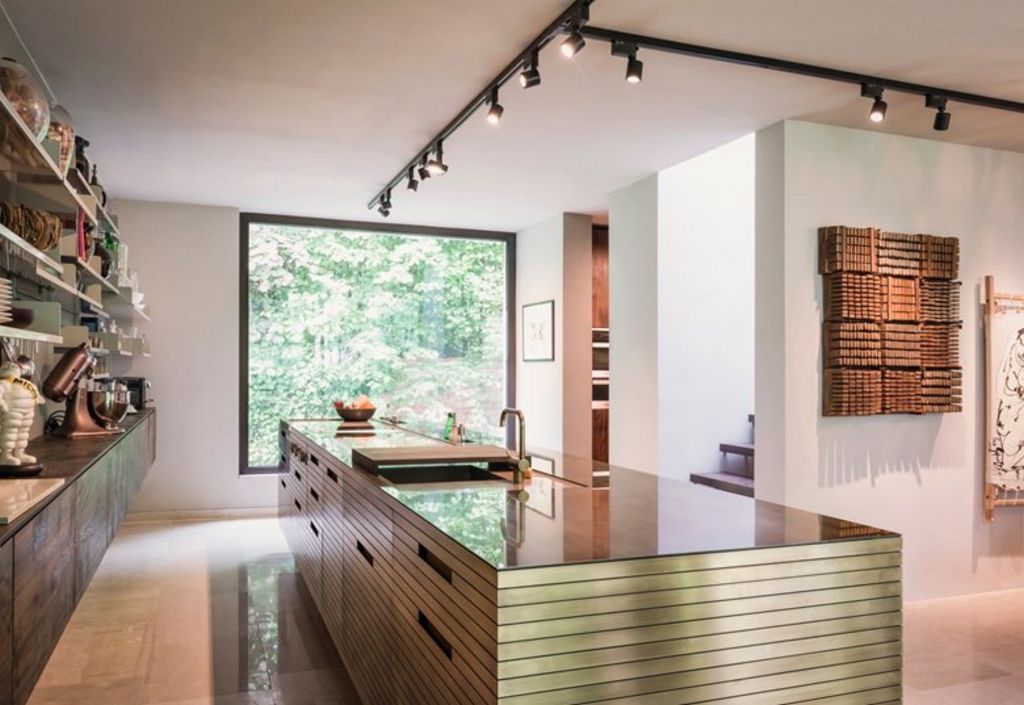 House in an Urban Jungle by Dreimeta GmbH & Co.KG