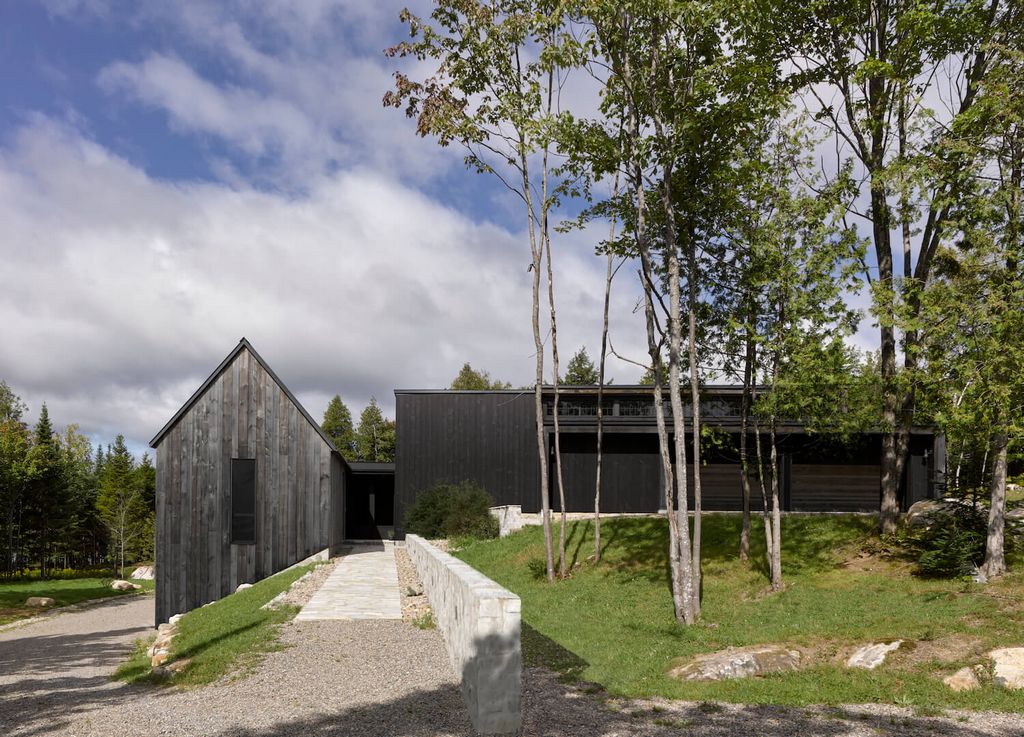 MG2 House by Alain Carle Architecte