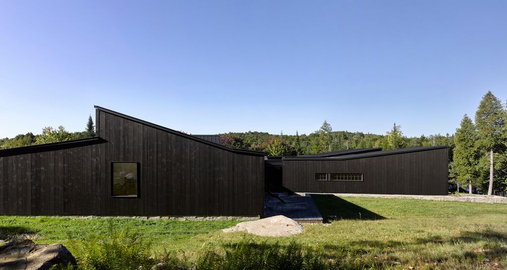 MG2 House by Alain Carle Architecte