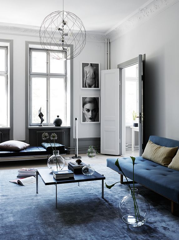 A dreamy Scandinavian apartment in shades of blue, black and grey