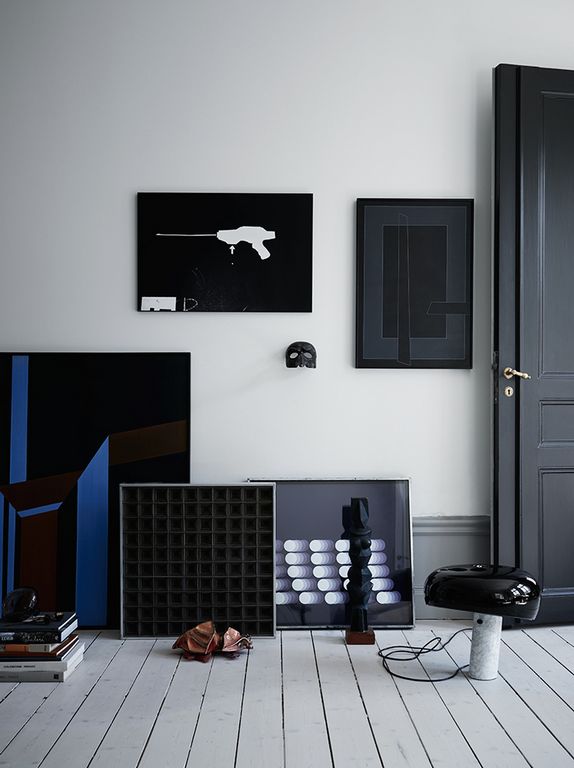 A dreamy Scandinavian apartment in shades of blue, black and grey
