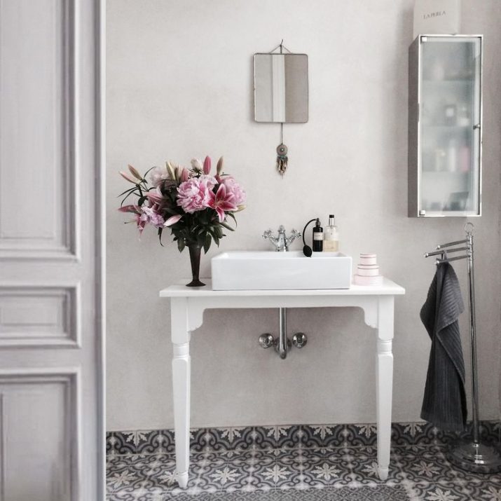 Less Decoratin