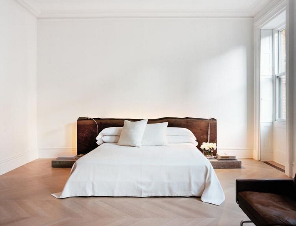 An elegant minimalist home which balance between old and new