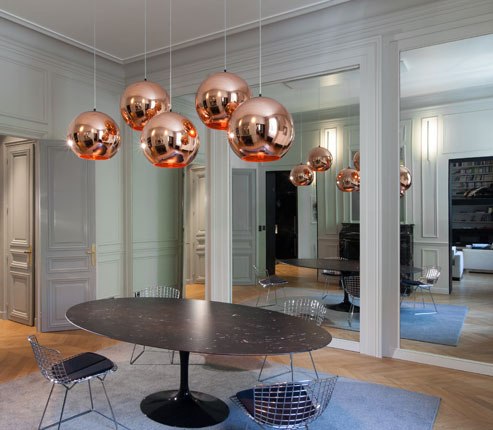 Beautiful black and white decor in a Paris apartment