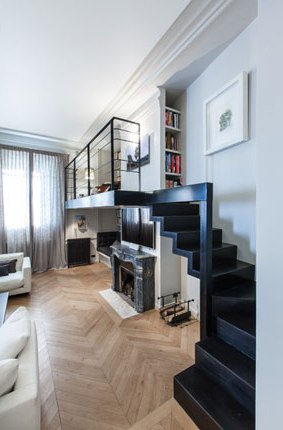 Beautiful black and white decor in a Paris apartment