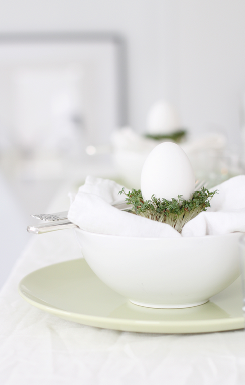 Setting a simple Easter table