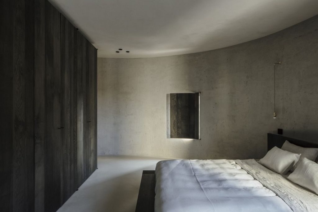 Α concrete silo apartment in Antwerp