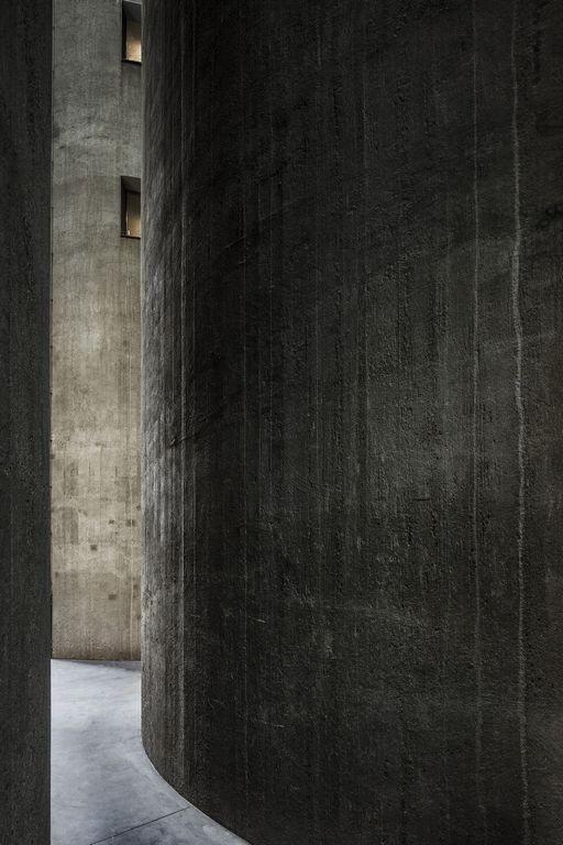 Α concrete silo apartment in Antwerp