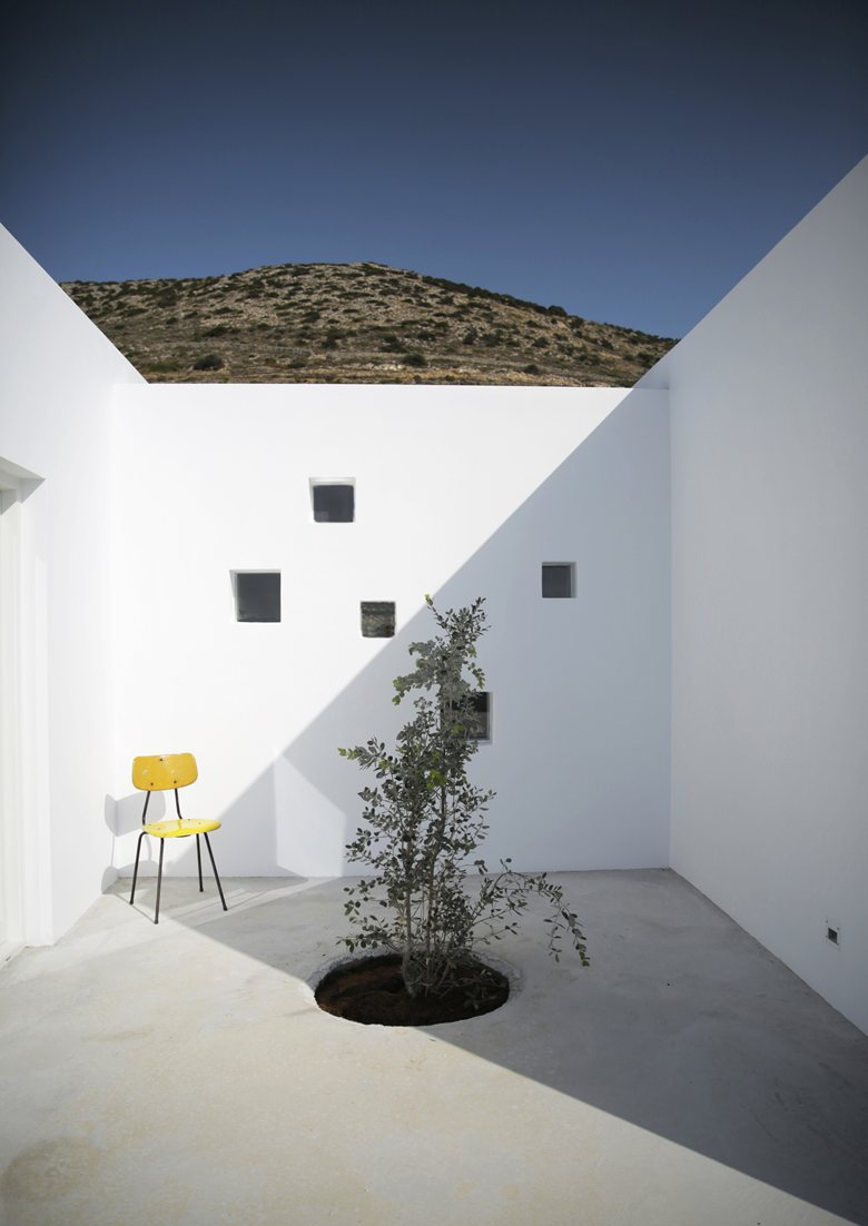 Maison Kamari by React Architects