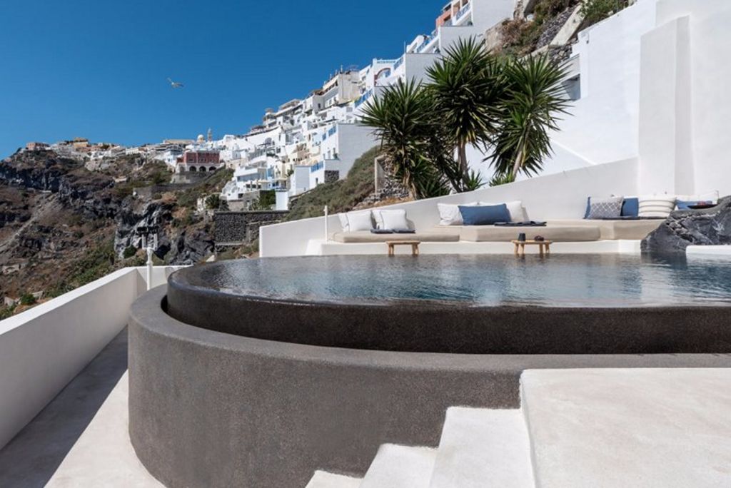 Porto Fira Suites