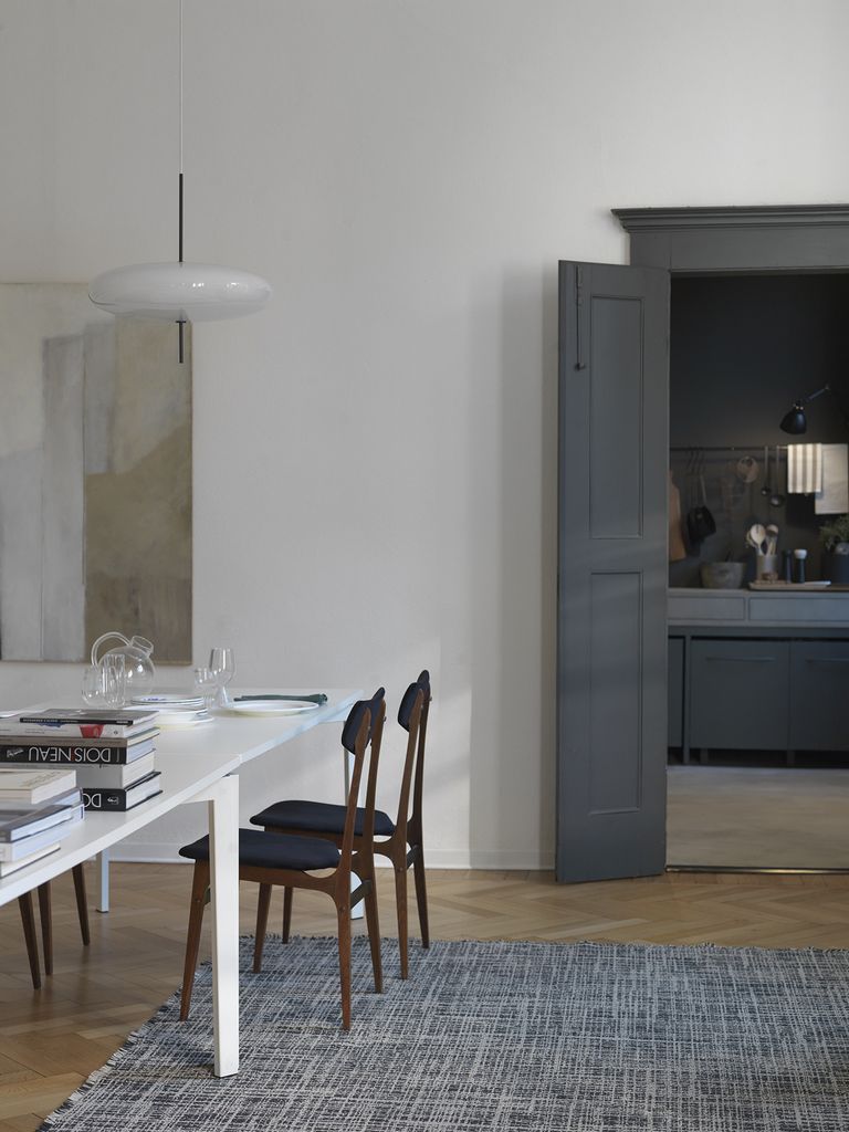 The rebirth of a bright apartment in a fifteenth-century building in Como