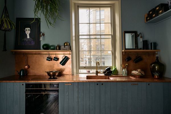 A glamorous update for the deVol’s rustic kitchen