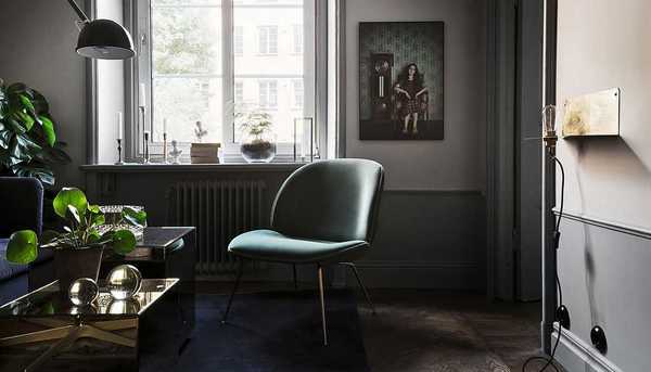 A scandinavian apartment with dark hues