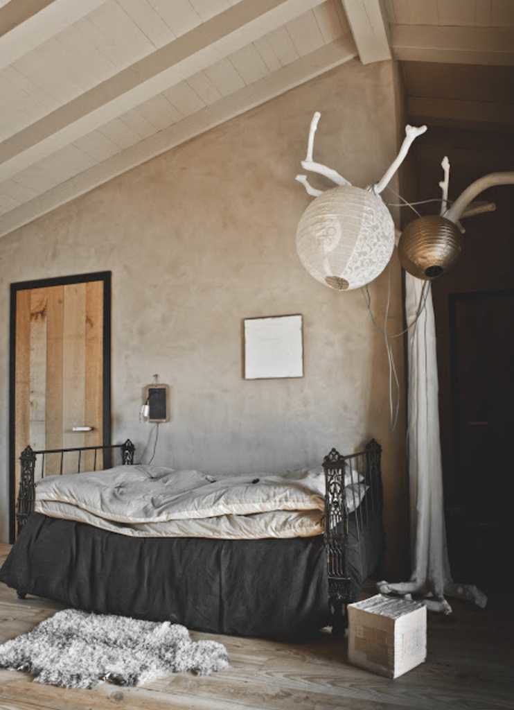 Light, wood, and stone make a cottage refuge