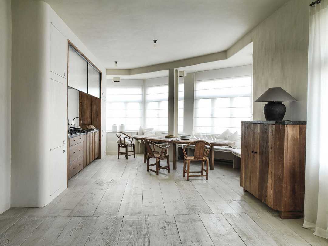 An apartment in Brussels by Joris Van Apers
