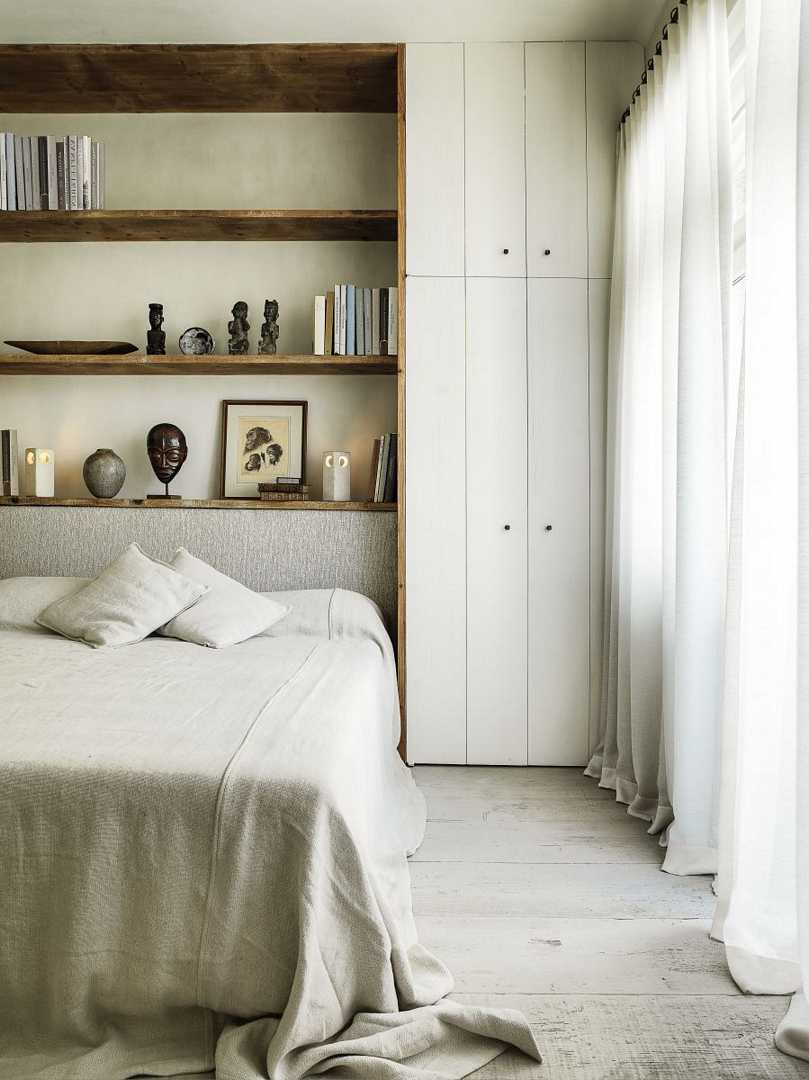 An apartment in Brussels by Joris Van Apers