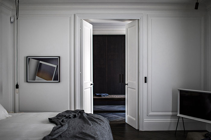 Αn impressive apartment in Paris by Frederic Berthier