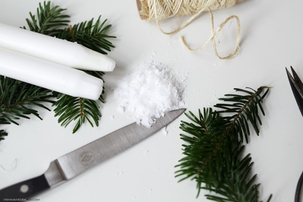 A Simple DIY Christmas Candleholder