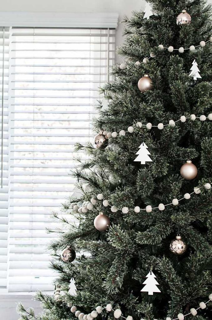 Minimal Scandinavian Christmas Tree