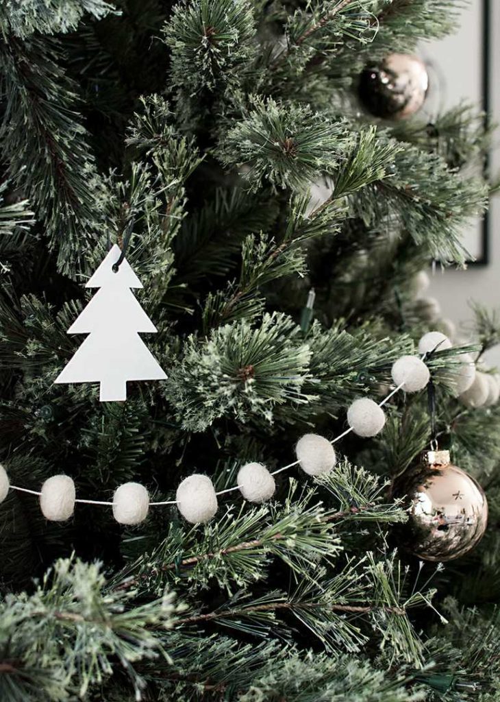 Minimal Scandinavian Christmas Tree