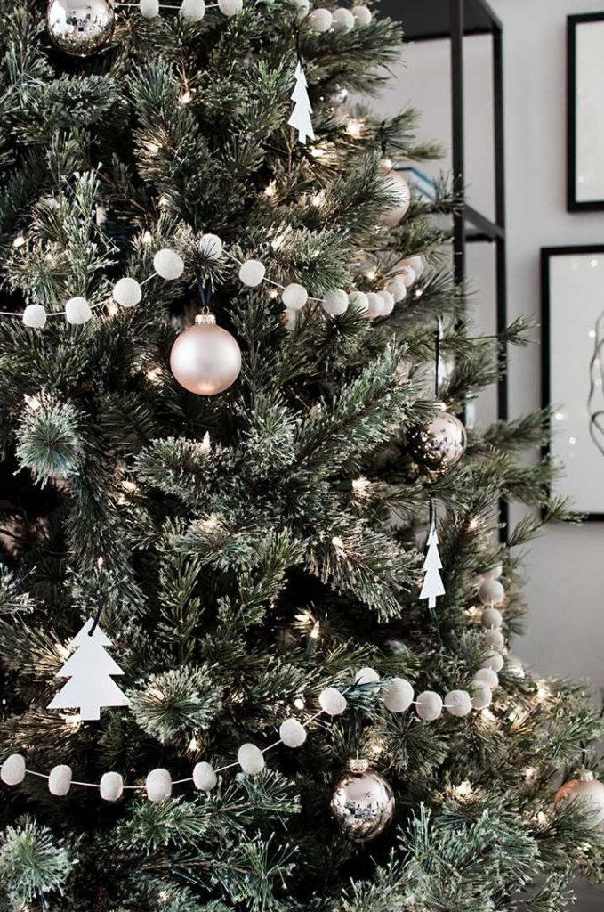 Minimal Scandinavian Christmas Tree