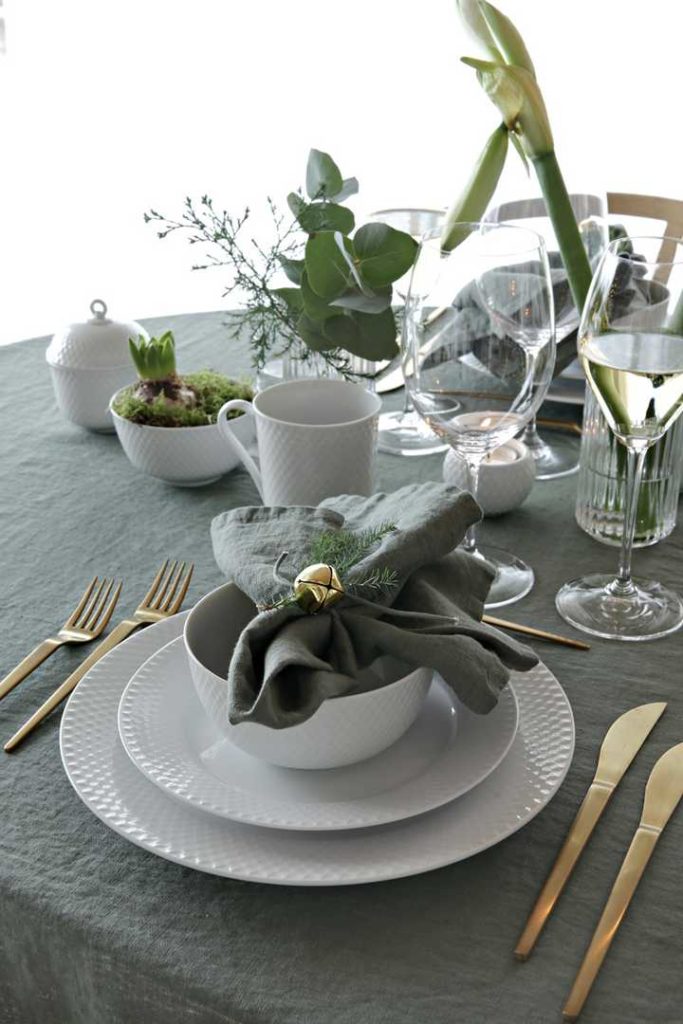 Christmas table setting