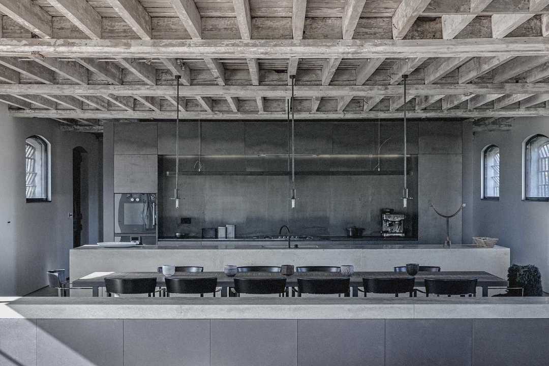 Brick Barn in Britain by Mclaren Excell