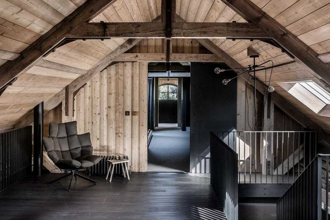 Brick Barn in Britain by Mclaren Excell
