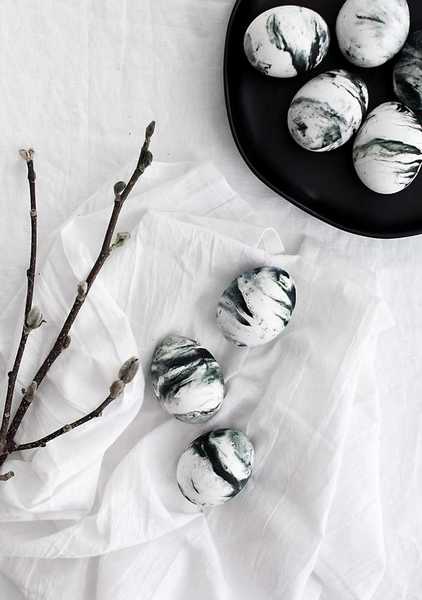 DIY Marbled Easter Eggs