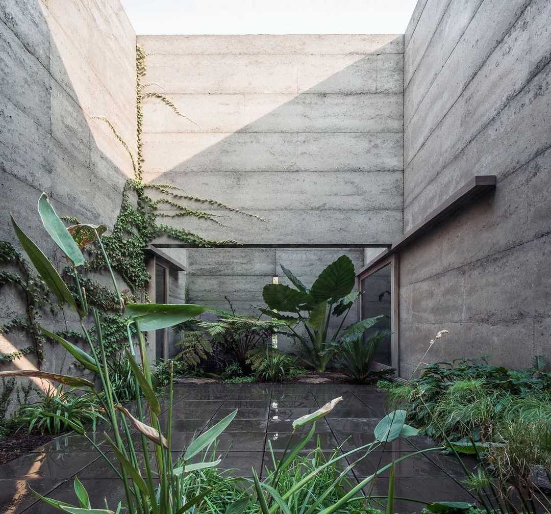 Cloister House in Perth, Australia by MORQ Architecture