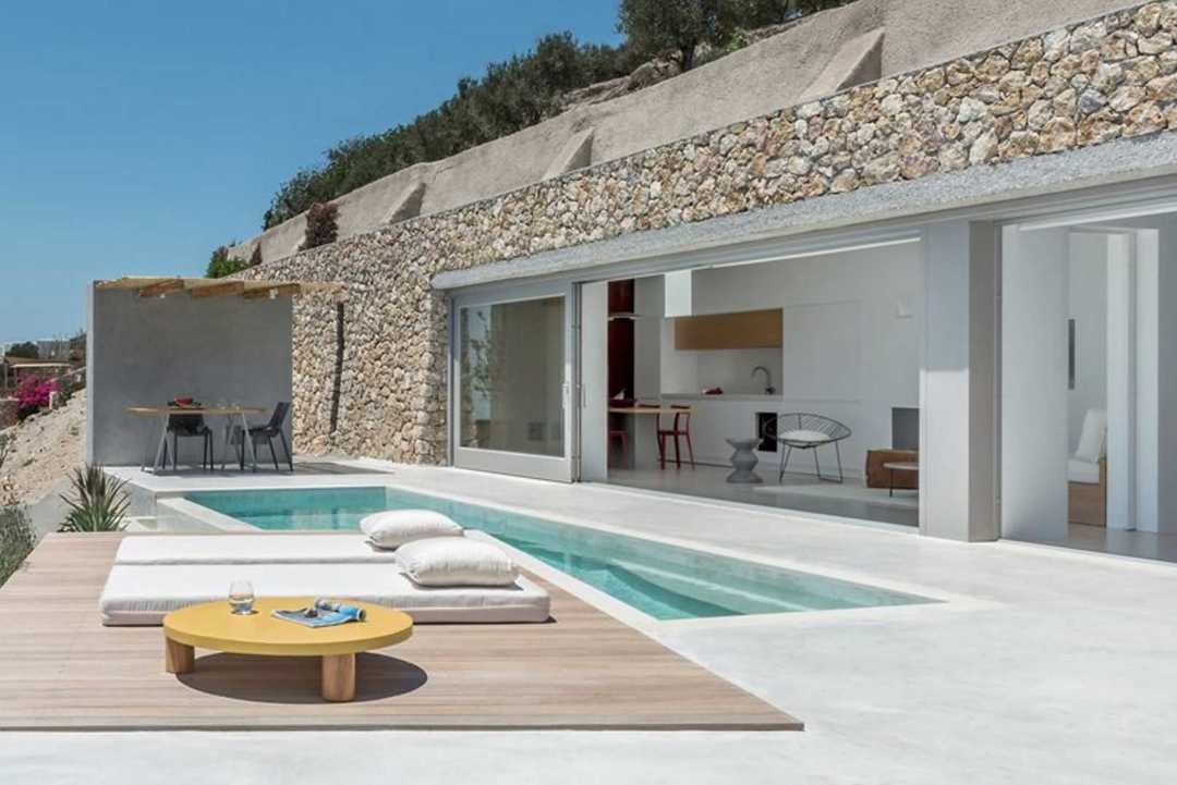 Holiday house on the Mountain by Kapsimalis Architects