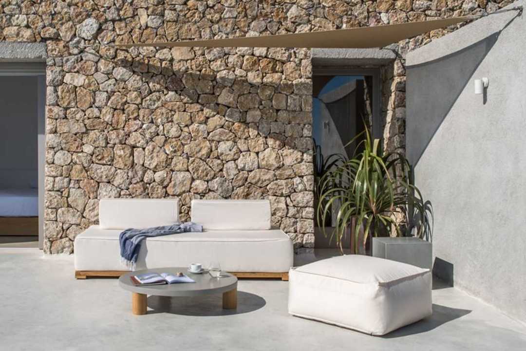 Holiday house on the Mountain by Kapsimalis Architects