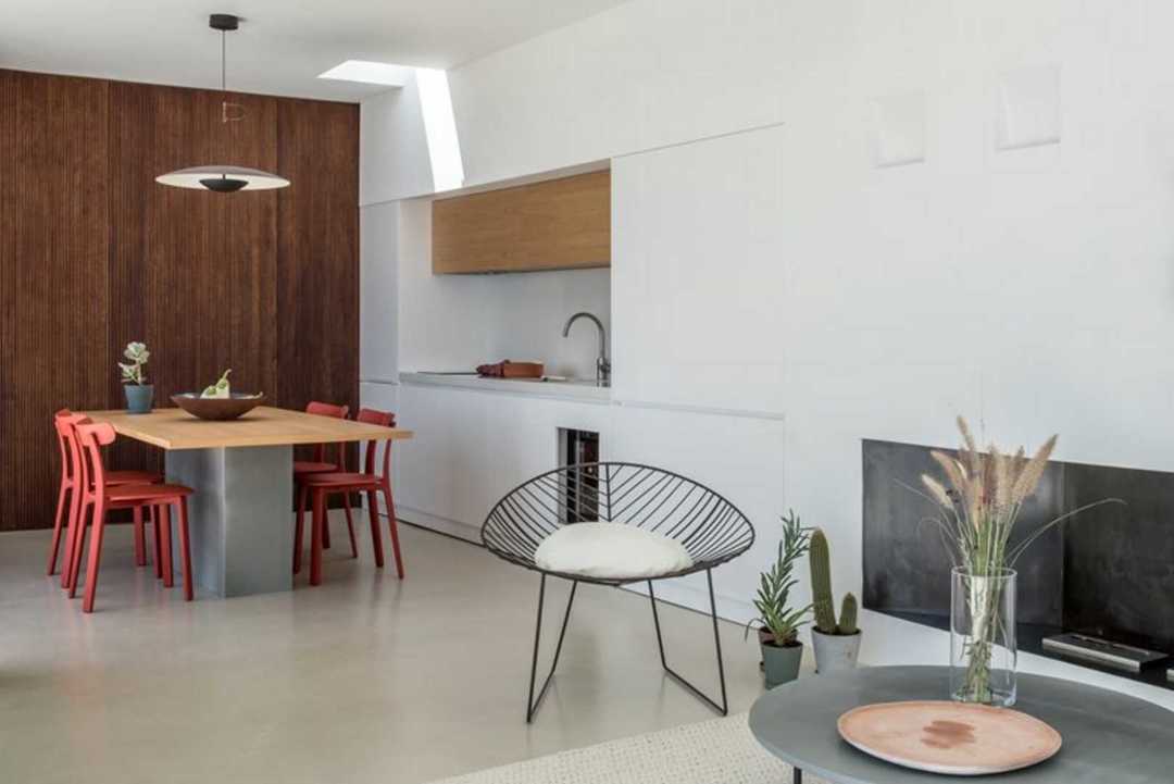 Holiday house on the Mountain by Kapsimalis Architects