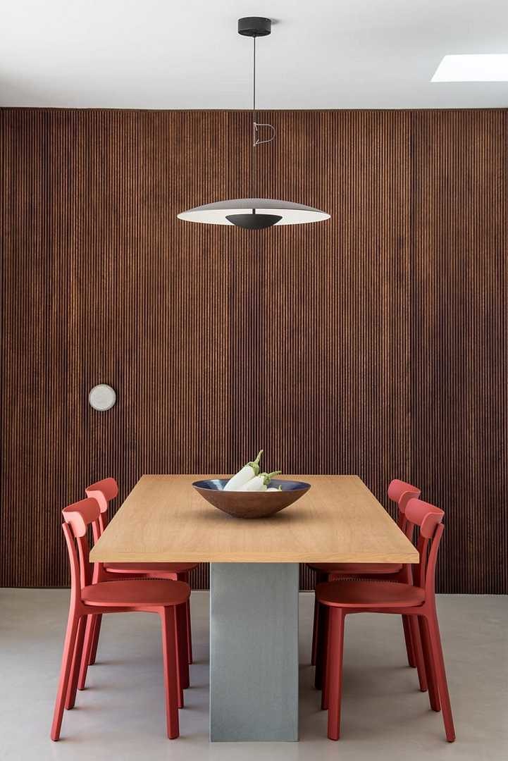 Holiday house on the Mountain by Kapsimalis Architects