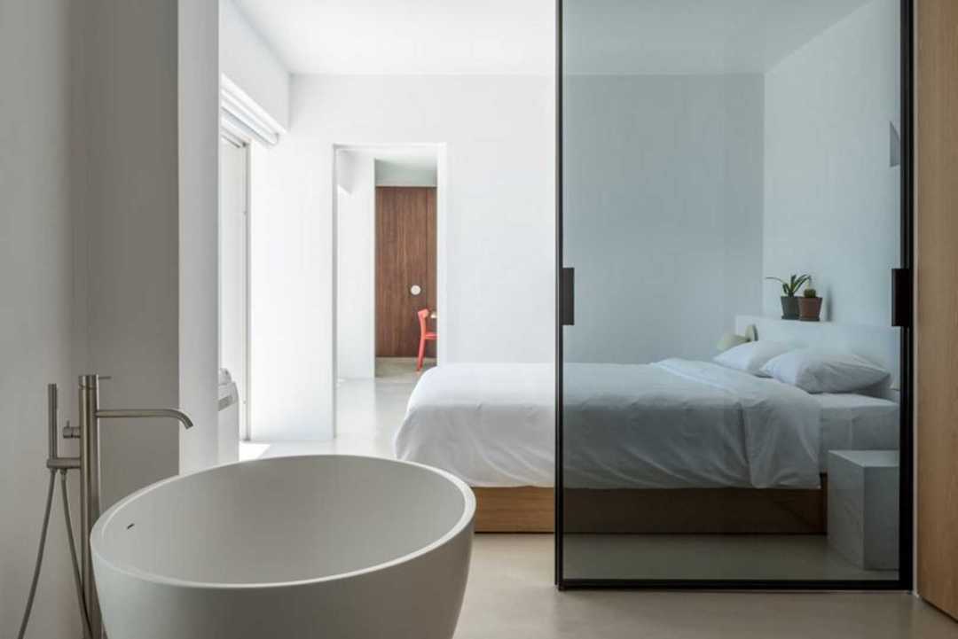 Holiday house on the Mountain by Kapsimalis Architects