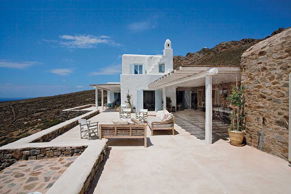 A Holiday House in Mykonos by Rizos Architects