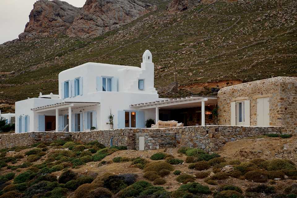 A Holiday House in Mykonos by Rizos Architects