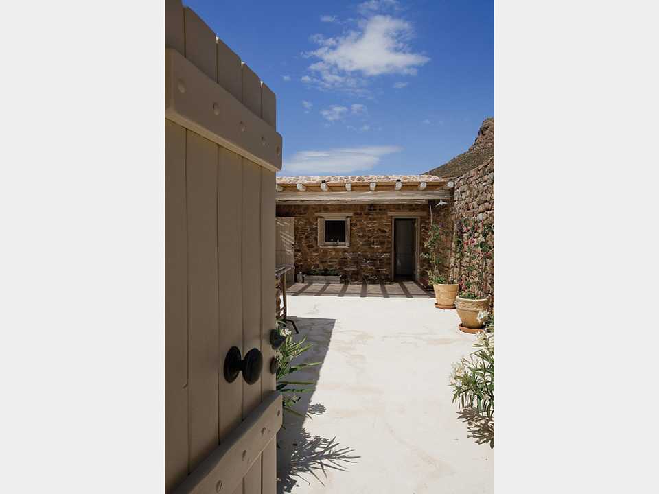 A Holiday House in Mykonos by Rizos Architects