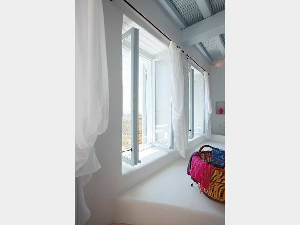 A Holiday House in Mykonos by Rizos Architects