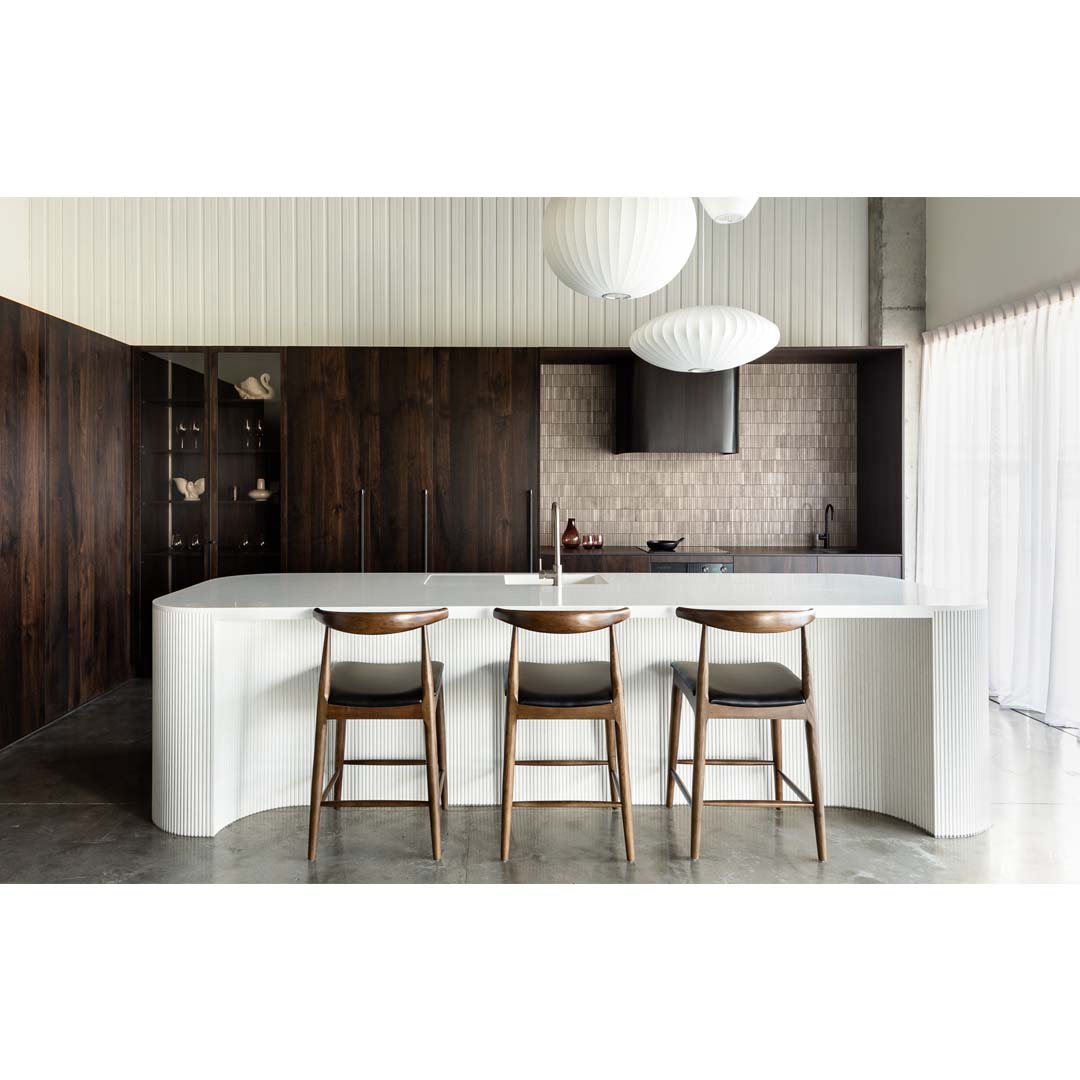 An Elegant kitchen by Rowson Kitchens