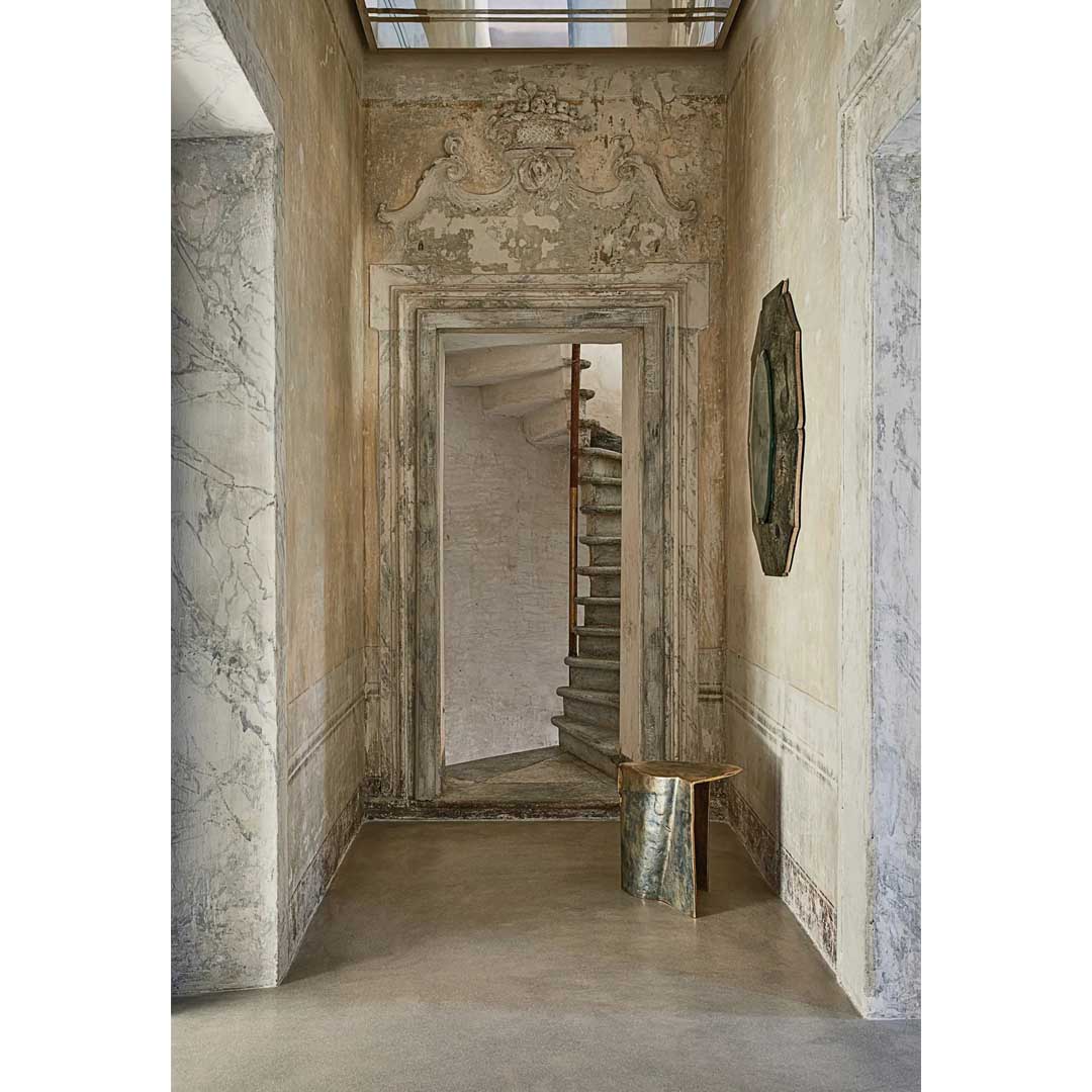 Tuscan villa by Vincenzo De Cotiis