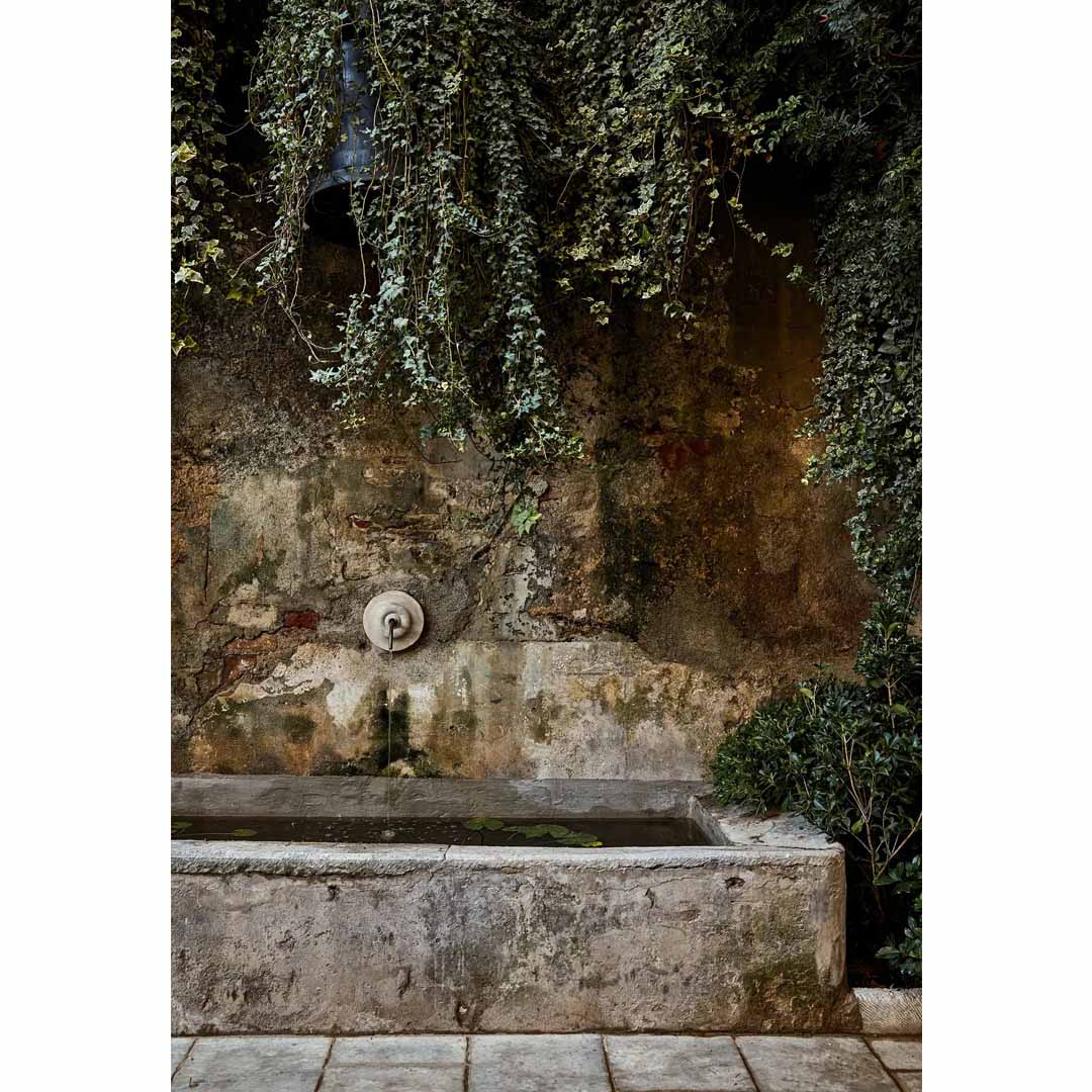 Tuscan villa by Vincenzo De Cotiis