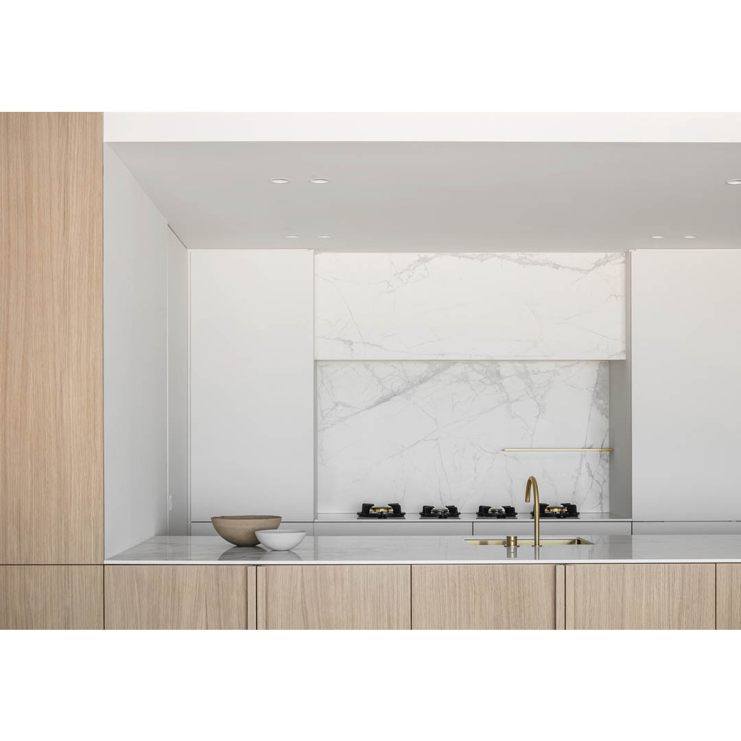 LC Knokke apartment by Nils Van der Celen